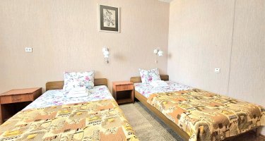 2-bed Economy with extra seat