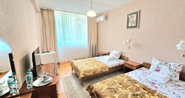 2-bed Economy with extra seat