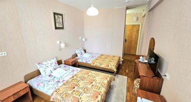 2-bed Economy with extra seat
